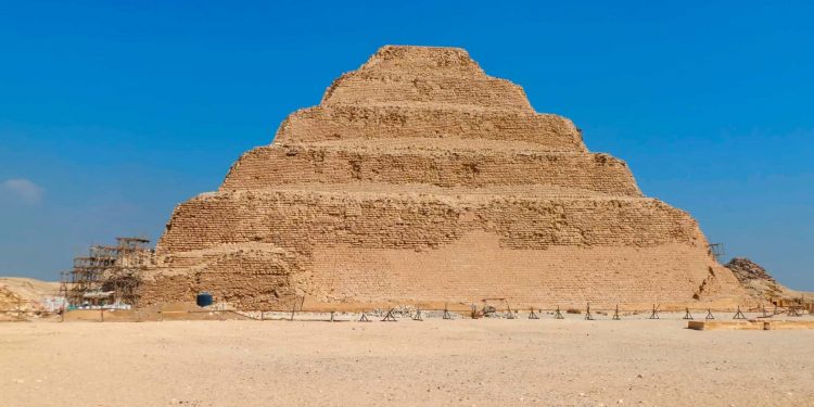 Pirâmide mais antiga do Egito reabre após anos de restauração