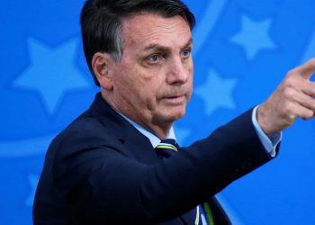 ‘Ninguém vai querer dar o golpe para cima de mim, não’, diz Bolsonaro