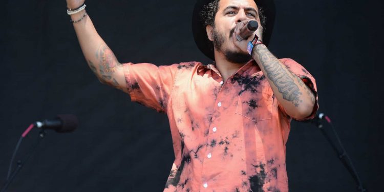 Marcelo D2 vira professor e diz que levará papos com Bezerra da Silva a aulas