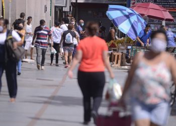 População brasileira chega a 213,3 milhões de habitantes, segundo estimativa do IBGE
