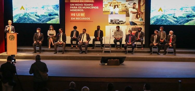 Romeu Zema assina autorização para repasse de R$ 1,5 bilhão aos municípios mineiros