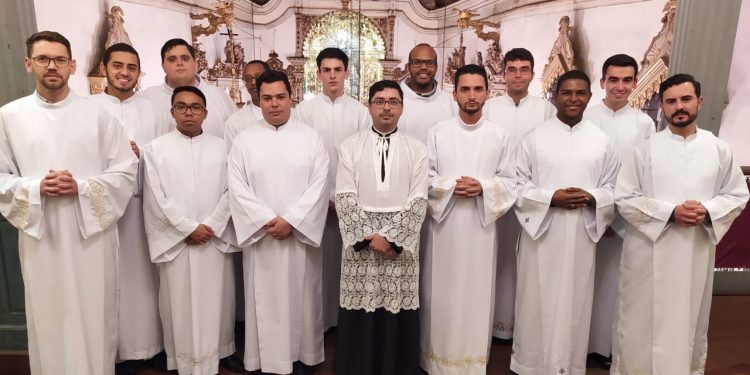 Seminaristas encerram Mês Vocacional com live oracional