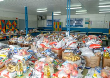 Maioria das escolas brasileiras distribuiu kit alimentação durante suspensão das aulas