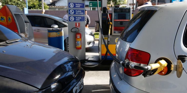 Gasolina cara: entenda o impacto do ICMS na alta nos preços
