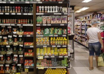 Consumo dos lares brasileiros caiu 2,33% entre julho e agosto