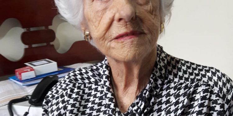 Morre aos 94 anos Helena Resende Faria