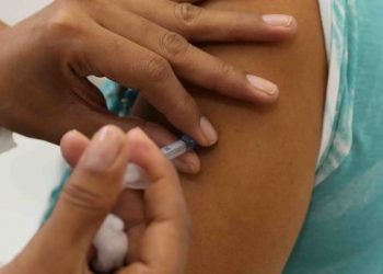 Imunização contra a covid e outras doenças pode ser feita ao mesmo tem