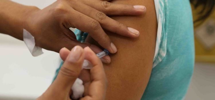 Imunização contra a covid e outras doenças pode ser feita ao mesmo tem