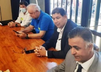 Aécio Neves recebe prefeito e lideranças de São João del-Rei