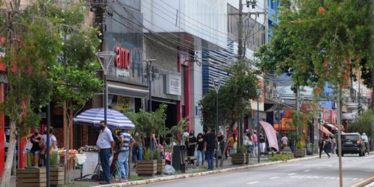 Rua de Londrina (PR) é a primeira com tecnologia de ponta no país