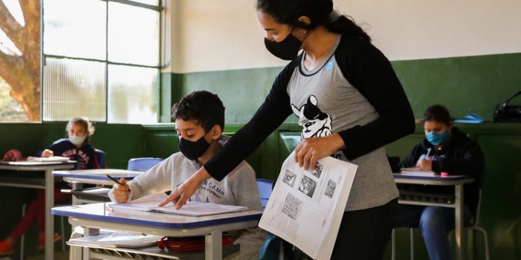 Volta às aulas presenciais não será mais facultativa a partir de 3/11 em Minas Gerais