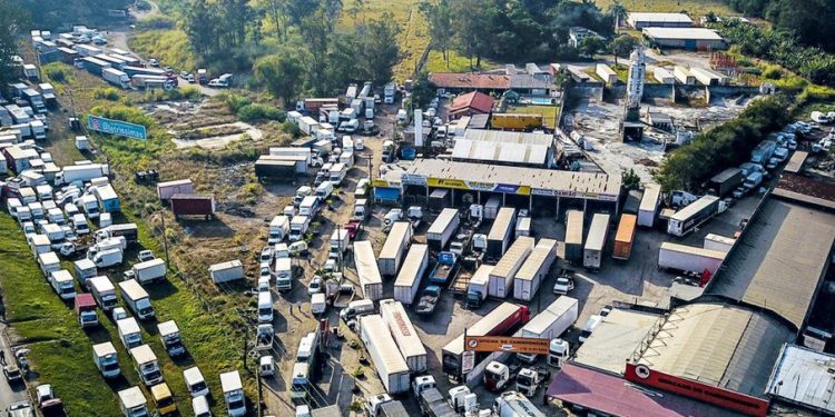 Greve dos caminhoneiros é mantida para 1º de novembro mesmo após auxílio diesel