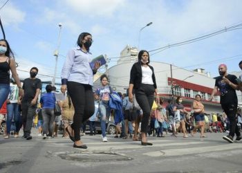 Covid-19: Média móvel de mortes caiu 90% em comparação com o pico da pandemia