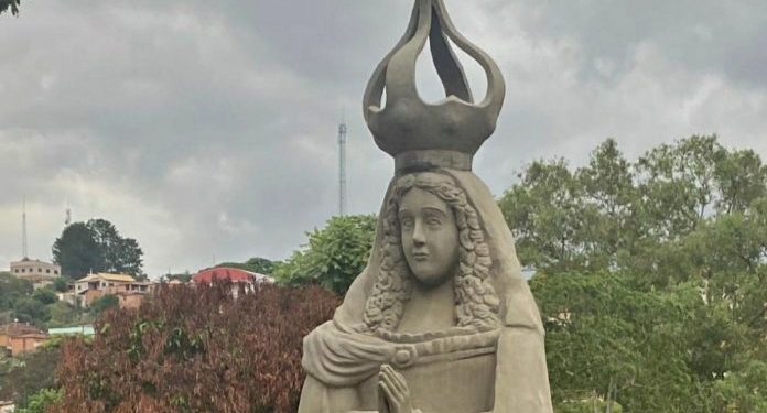 Madredeienses se unem para adquirir imagem de 4 metros de Nossa Senhora