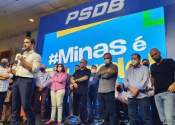 Aécio saúda Eduardo Leite em Minas e diz que tucanos estão unidos no apoio a seu nome nas prévias do PSDB