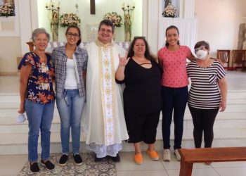 De forma inclusiva, Paróquia oferece missa com intérprete de libras