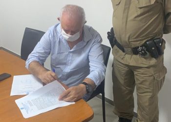 Prefeito Nivaldo de Andrade assina doação de imóvel para construção do novo colégio Tiradentes em São João del- Rei