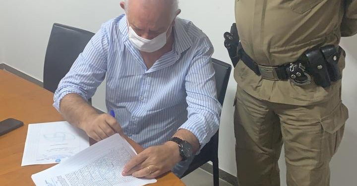 Prefeito Nivaldo de Andrade assina doação de imóvel para construção do novo colégio Tiradentes em São João del- Rei
