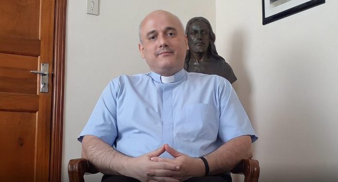 Padre Leonardo Pinheiro explica como é o rito de uma Ordenação Episcopal