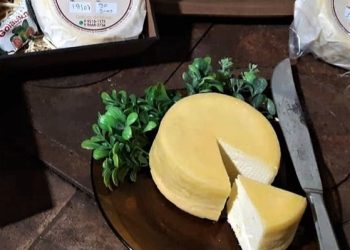 Casal de Ituiutaba investe na produção do Queijo Minas Artesanal