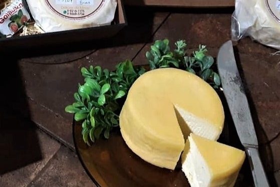 Casal de Ituiutaba investe na produção do Queijo Minas Artesanal