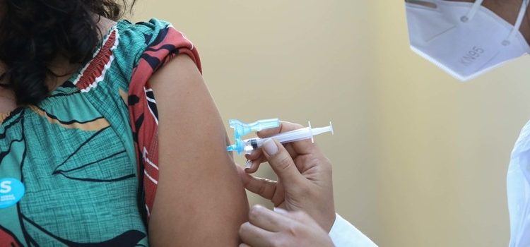 Pessoas não vacinadas têm 11 vezes mais chances de morrer por covid-19