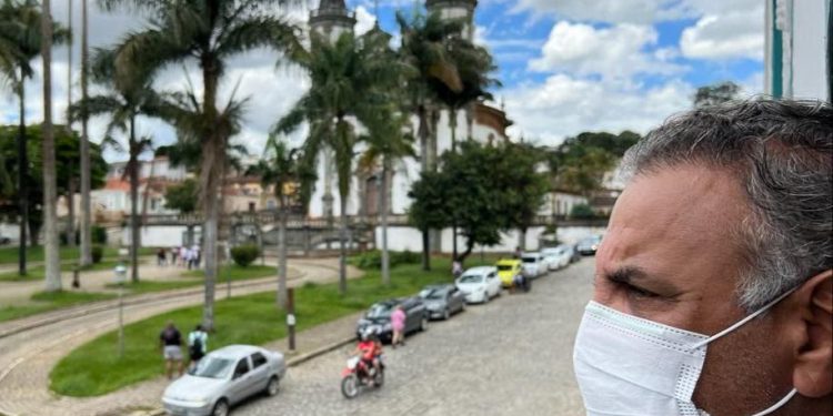 Aécio destaca importância do patrimônio histórico de São João del-Rei para Minas Gerais e Brasi