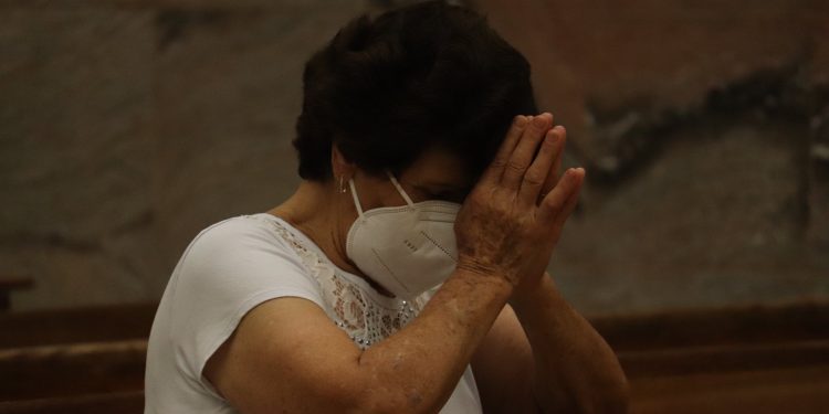 Paróquia Sant’Ana realiza “24 horas para o Senhor” em Lavras