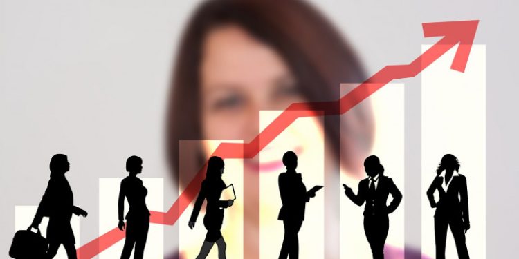 Metade das mulheres mineiras ainda sofre preconceito ao assumir cargos de liderança