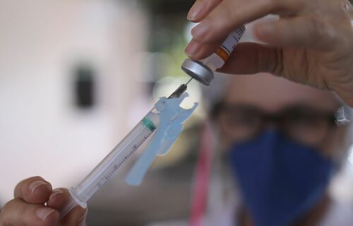 Quarta dose: Ministério da Saúde passa a recomendar segundo reforço da vacina contra a Covid-19 para idosos com 80 ou mais