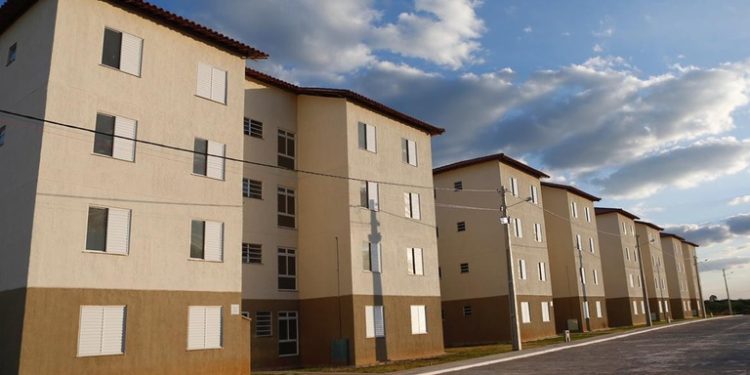 Pró-Moradia: número de propostas apresentadas neste ano já supera 2021  Inclusão no programa de projetos de aquisição e construção de conjuntos habitacionais é a principal causa do crescimento