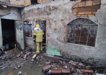 Bombeiros de Congonhas atendem a ocorrência de incêndio