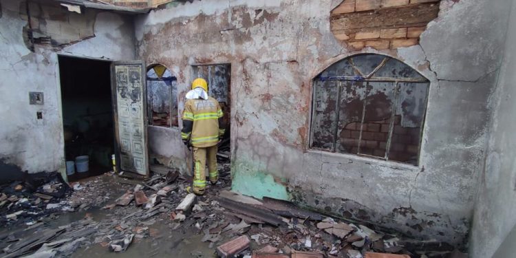 Bombeiros de Congonhas atendem a ocorrência de incêndio