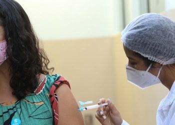 Cerca de 5 milhões de mineiros estão com a dose de reforço atrasada