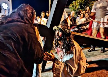 Paróquia de Prados evangeliza fiéis com a encenação da Paixão de Cristo