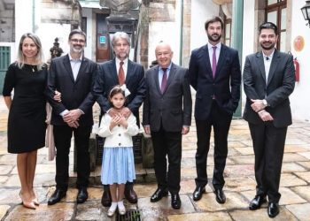 Em comemoração aos 200 anos da visita de Dom Pedro à Antiga Vila Rica de Ouro Preto, o Município recebeu ontem, 9 de abril, os seus descendentes , os príncipes Dom João de Orleans e Bragança, João Philippe de Orleans e Bragança e da princesa Mia Isabel de Orleans e Bragança.