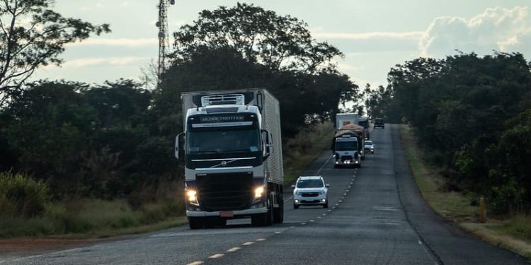 DER-MG vai restringir circulação de veículos de carga nas rodovias mineiras durante Semana Santa