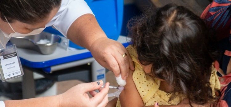 Minas mobiliza população para receber proteção contra sarampo e gripe
