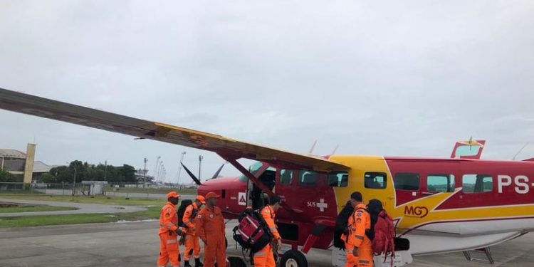 Bombeiros de Minas Gerais atuam em força-tarefa de resgate e salvamento no Recife