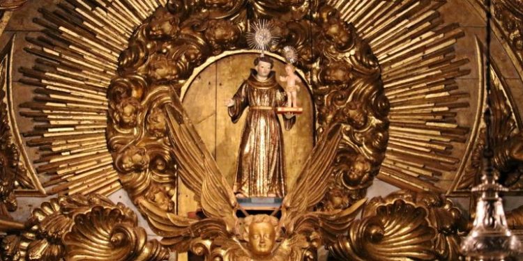 Fiéis iniciam trezenas e novenários em honra a Santo Antônio