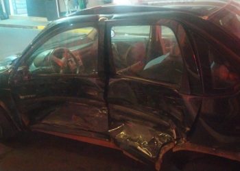 Bombeiros de Alfenas atendem colisão de automóvel