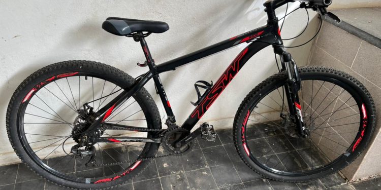 Bicicleta furtada foi encontrada juntamente com drogas