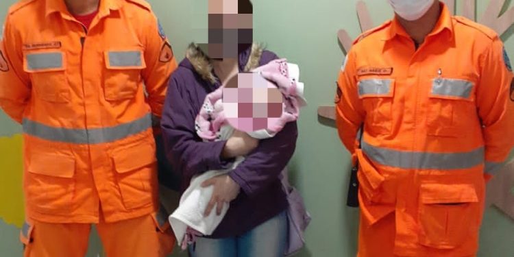Bebê engasgado em ônibus é salvo pelos Bombeiros de Conselheiro Lafaiete