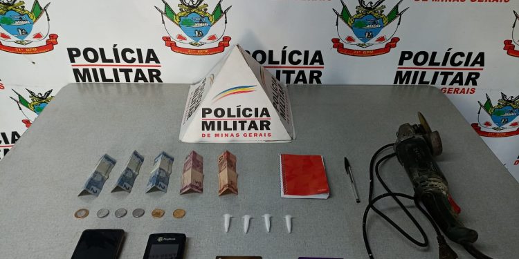 Homem que usava aplicativo de motorista para vendas de drogas é preso em Ouro Branco