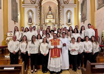 Paróquia de Lagoa Dourada acolhe novos Ministros da Palavra