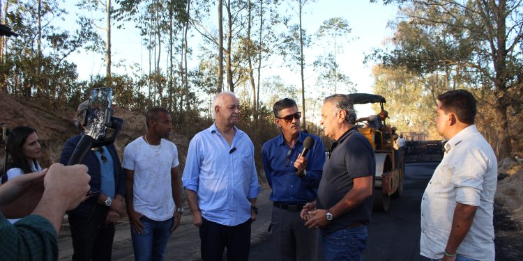 Prefeito Nivaldo Andrade anuncia obras e recursos com a visita do Deputado Federal Aécio Neves.