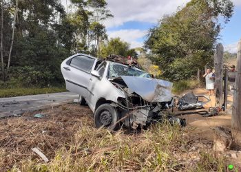 Bombeiros atendem acidente automobilístico na BR 482
