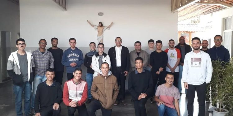 Encontro Vocacional reúne jovens em seminário São Tiago