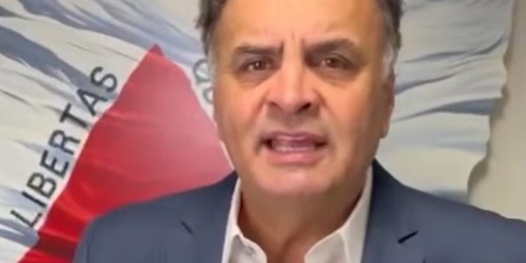 Aécio Neves declara concorrer a reeleição na Câmara Federal.