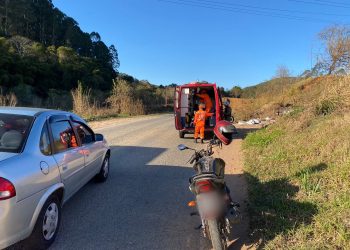 Bombeiros atendem vitima de acidente com motocicleta